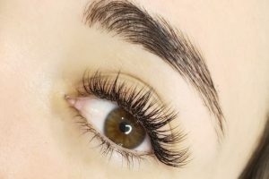 Makeup Products for Eyelash Extensions – Which Ones to Choose and Which Ones to Avoid?