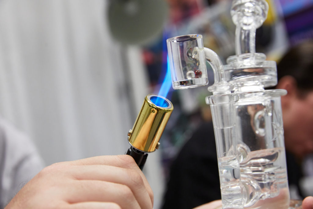 Why Should You Invest in Top-Quality Bongs and Dab Rigs?   