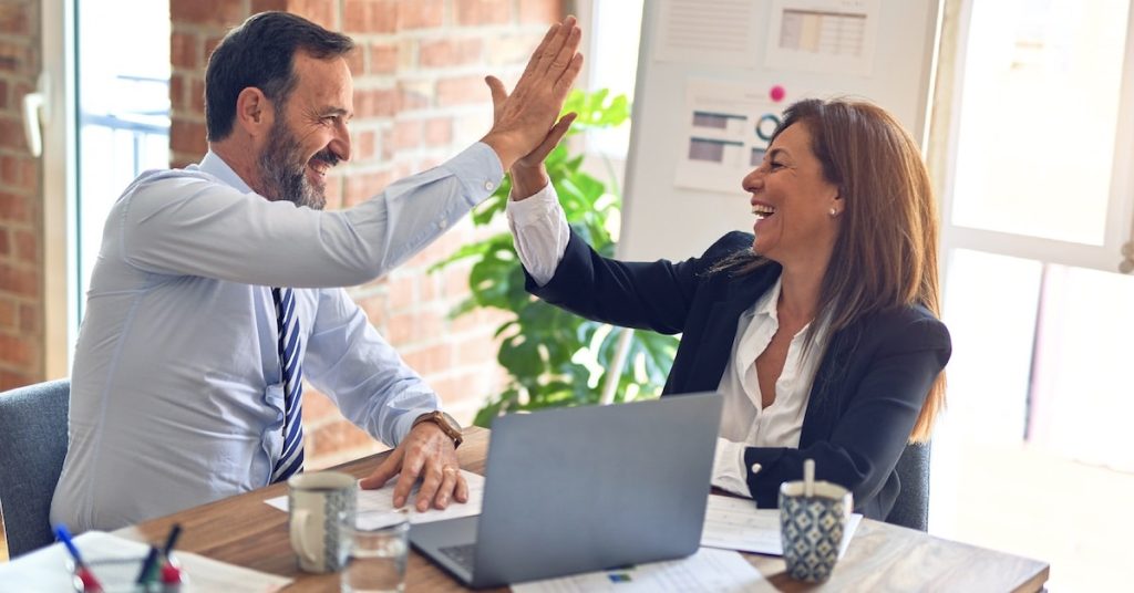 Five Benefits of Hiring Payroll Services for Small Business in SW Oregon